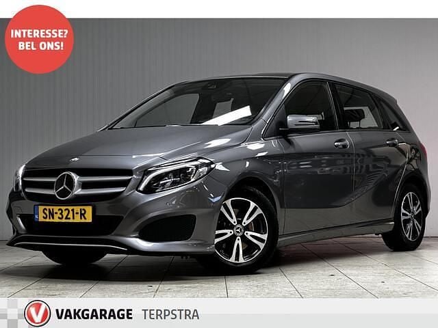 Grijs (metallic) Gebruikt 2018 Mercedes B180 Prestige MPV | € 16.850 (Eerlijke prijs) - Afbeelding 1/4