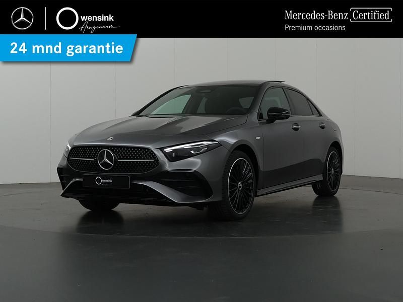 Grijs Gebruikt 2025 Mercedes A250 Business Sedan | € 42.850 (Duur) - Afbeelding 1/4