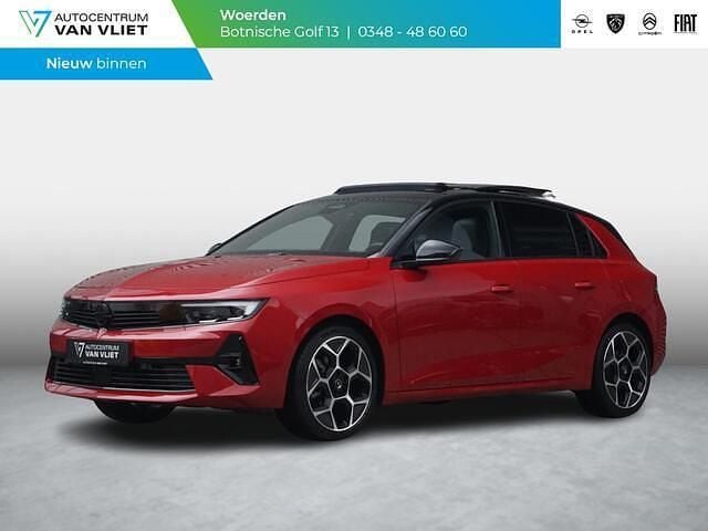 Rood Nieuw 2025 Opel Astra Ultimate Hatchback | € 32.990 (Super prijs) - Afbeelding 1/4