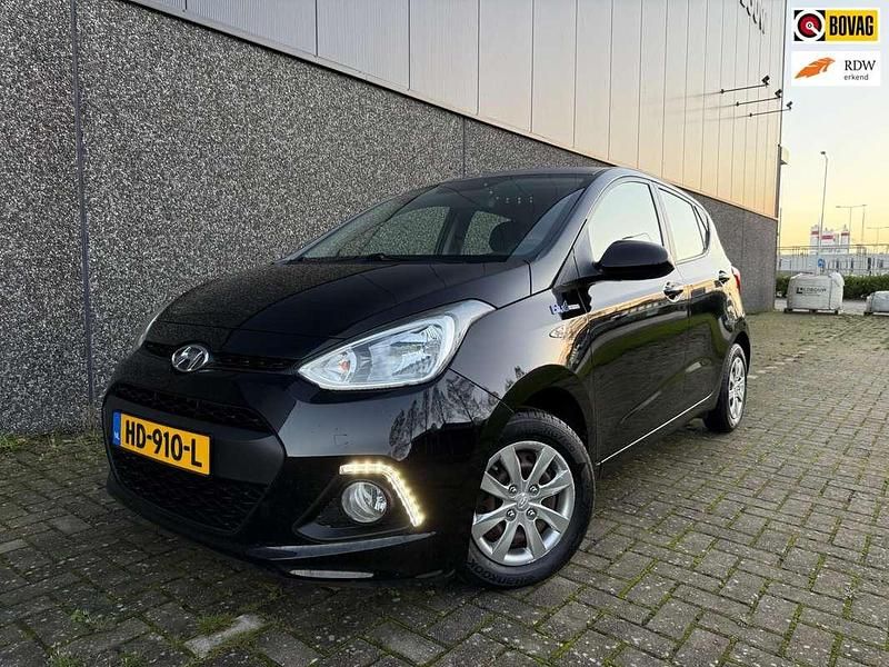 Zwart Gebruikt 2016 Hyundai i10 Comfort Hatchback | € 7.995 (Eerlijke prijs) - Afbeelding 1/4