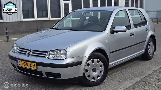 Grijs Gebruikt 2001 VW Golf IV Trendline Hatchback | € 2.249 (Eerlijke prijs) - Afbeelding 1/4