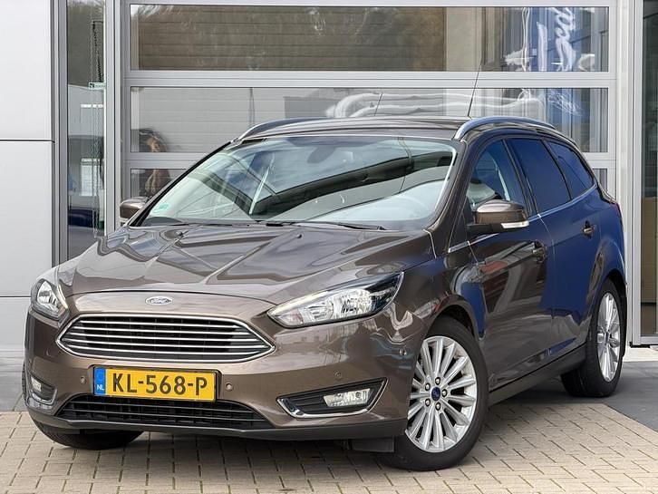 Bruin (metallic) Gebruikt 2016 Ford Focus Titanium Stationwagen | € 9.650 (Eerlijke prijs) - Afbeelding 1/4