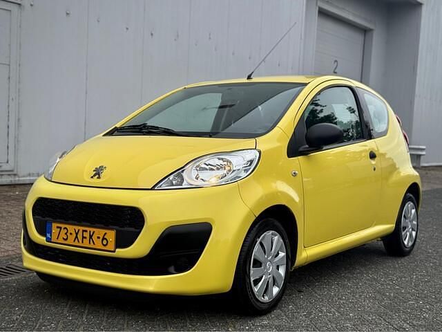 Geel Gebruikt 2012 Peugeot 107 Access Hatchback | € 2.999 (Goede deal) - Afbeelding 1/4