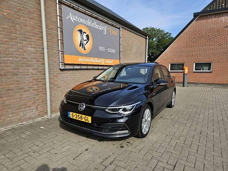 Zwart Gebruikt 2020 VW Golf VIII Style Hatchback | € 20.995 (Super prijs) - Afbeelding 1/4