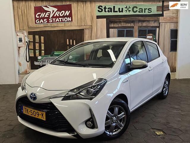 Wit Gebruikt 2017 Toyota Yaris Design Hatchback | € 9.995 (Goede deal) - Afbeelding 1/3