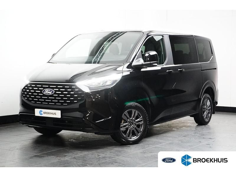 Zwart Nieuw 2025 Ford Tourneo Titanium Van | € 65.945 - Afbeelding 1/4