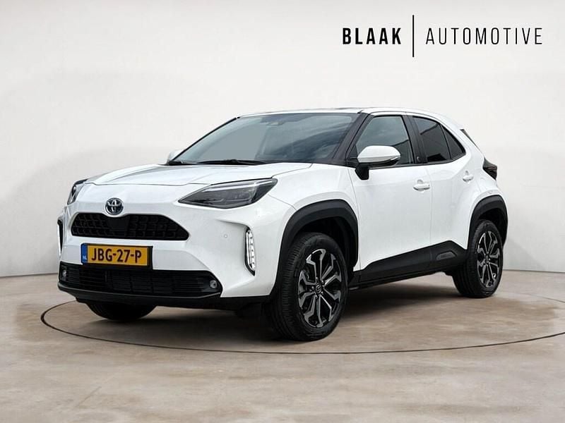Wit, metallic lak Gebruikt 2023 Toyota Yaris Cross Team SUV | € 26.950 (Goede deal) - Afbeelding 1/4