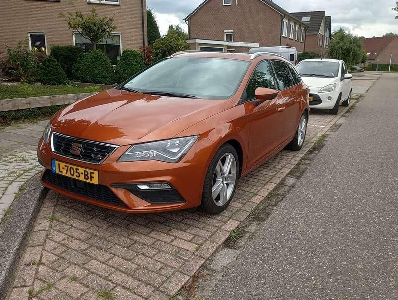 Oranje Gebruikt 2019 Seat Leon FR Stationwagen | € 15.950 (Eerlijke prijs) - Afbeelding 1/4