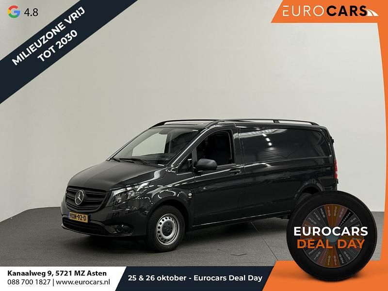 Grijs Gebruikt 2024 Mercedes Vito MPV | € 37.490 (Duur) - Afbeelding 1/4