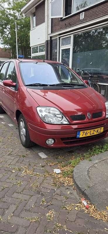 Rood Gebruikt 2003 Renault Scénic Expression MPV | € 1.200 - Afbeelding 1/4