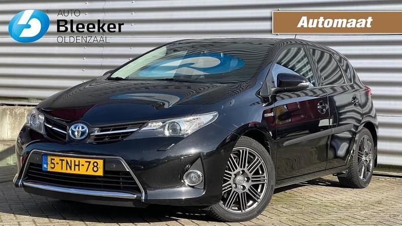 Zwart (metallic) Gebruikt 2014 Toyota Auris Hybrid Hatchback | € 11.950 (Eerlijke prijs) - Afbeelding 1/4