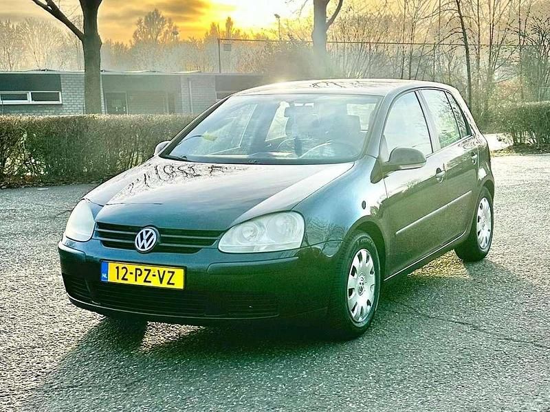 Zwart Gebruikt 2005 VW Golf IV Trendline Hatchback | € 1.300 (Goede deal) - Afbeelding 1/4