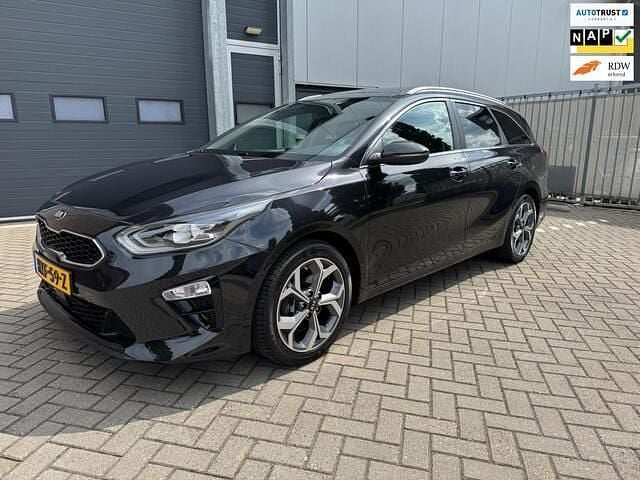 Zwart, metallic lak Gebruikt 2020 Kia Ceed Sportswagon Stationwagen | € 24.450 (Iets duurder) - Afbeelding 1/4