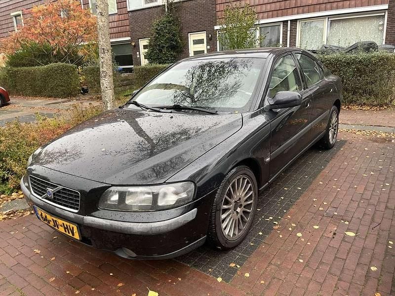 Zwart Gebruikt 2002 Volvo S60 Sedan | € 1.750 (Iets duurder) - Afbeelding 1/4
