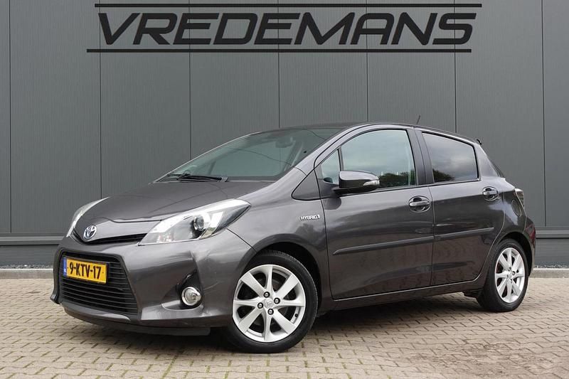 Grijs Gebruikt 2013 Toyota Yaris Hybrid Hatchback | € 8.450 (Iets duurder) - Afbeelding 1/4