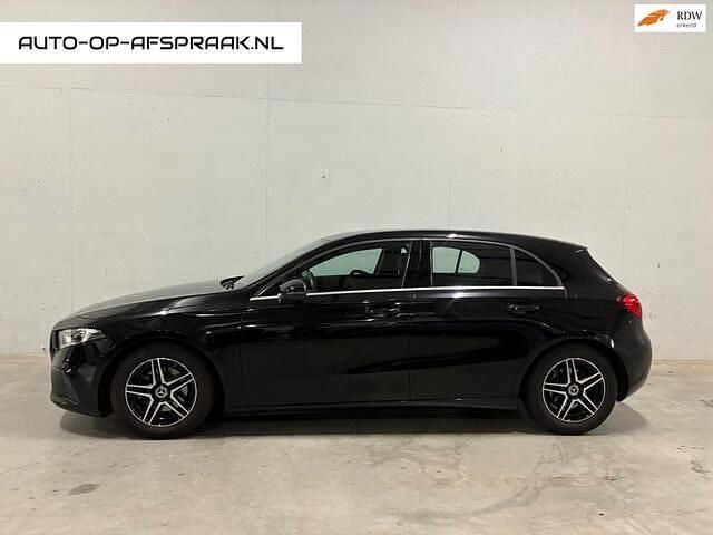 Zwart (metallic) Gebruikt 2019 Mercedes A160 AMG Hatchback | € 14.894 (Goede deal) - Afbeelding 1/4