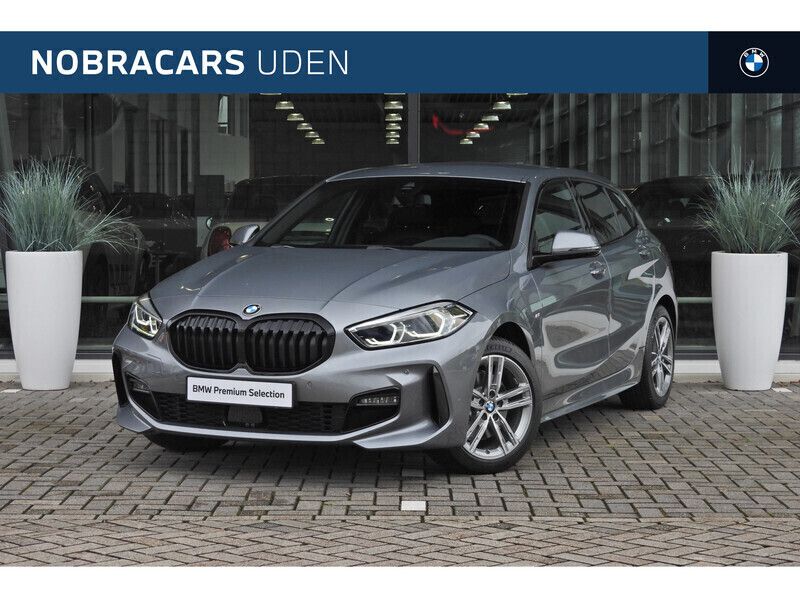 Skyscraper grey Gebruikt 2024 BMW 118 Executive Hatchback | € 36.950 (Eerlijke prijs) - Afbeelding 1/4