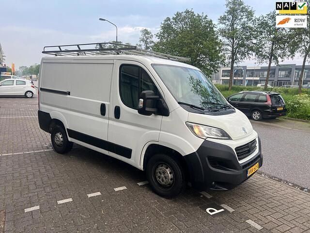 Wit Gebruikt 2021 Peugeot Boxer Premium Van | € 12.750 - Afbeelding 1/4