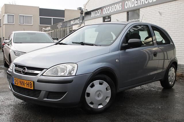 Grijs Occasion 2003 Opel Corsa Essentia Hatchback | € 1.750 (Eerlijke prijs) - Afbeelding 1/4