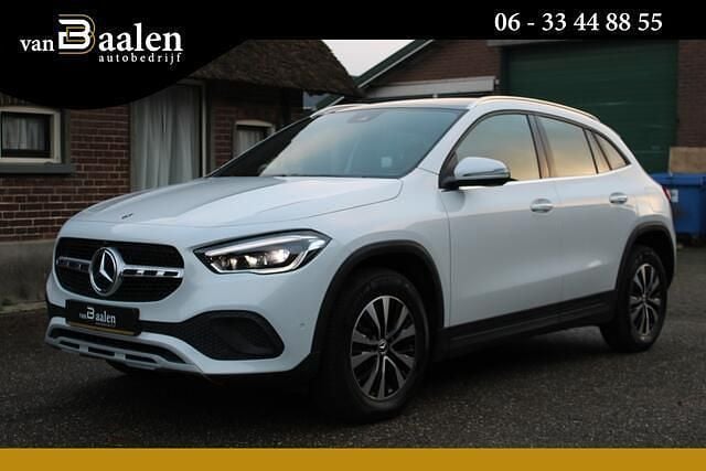 Wit (parellak) Gebruikt 2022 Mercedes GLA250 Luxury SUV | € 38.950 (Goede deal) - Afbeelding 1/4