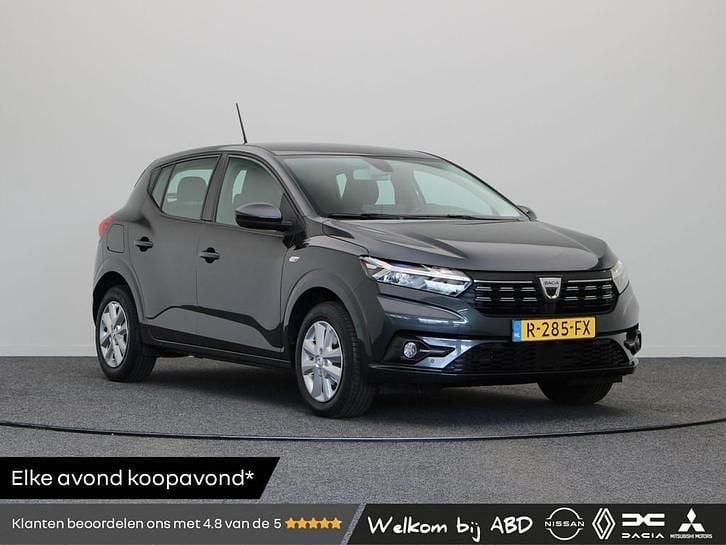 Grijs Gebruikt 2022 Dacia Sandero Essentiel Hatchback | € 12.445 (Goede deal) - Afbeelding 1/3