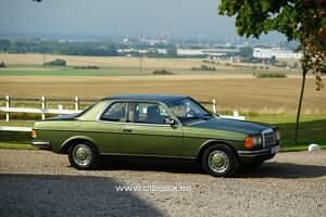 Groen Gebruikt 1977 Mercedes 280 Coupé | € 19.500 - Afbeelding 1/4