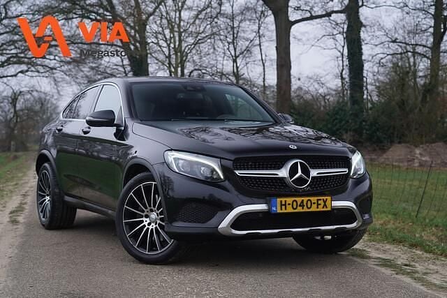 Zwart Occasion 2019 Mercedes GLC250 Premium Plus Coupé | € 34.450 (Eerlijke prijs) - Afbeelding 1/4