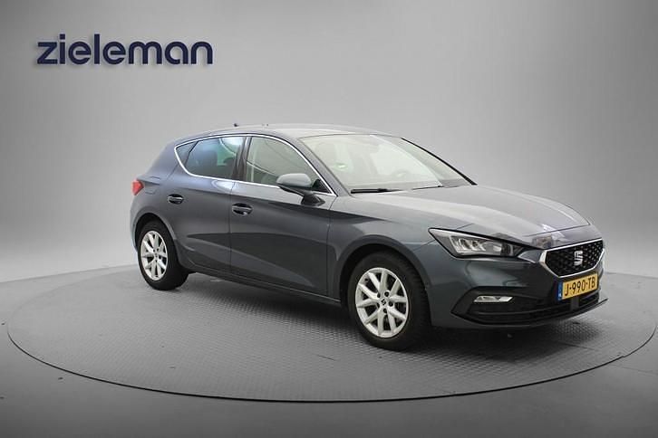 Grijs Gebruikt 2020 Seat Leon Style Hatchback | € 19.645 (Eerlijke prijs) - Afbeelding 1/4