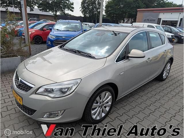 Beige Gebruikt 2010 Opel Astra Cosmo Hatchback | € 4.750 (Eerlijke prijs) - Afbeelding 1/4