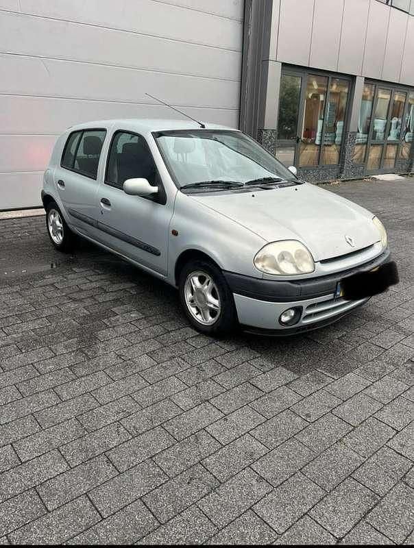 Grijs Gebruikt 2001 Renault Clio II Hatchback | € 800 (Eerlijke prijs) - Afbeelding 1/4