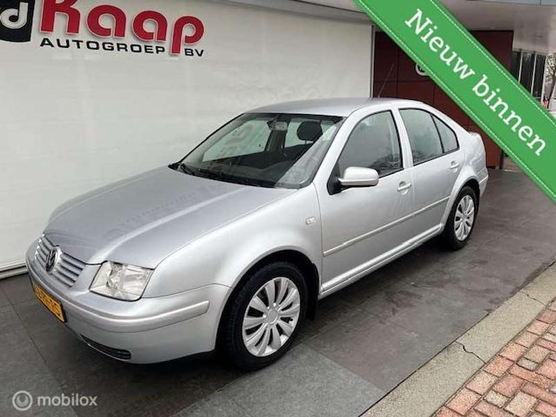 Grijs Occasion 2004 VW Bora Highline Sedan | € 999 (Eerlijke prijs) - Afbeelding 1/4