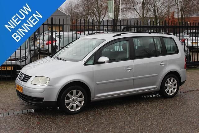 Grijs (metallic) Gebruikt 2005 VW Touran Trendline MPV | € 1.500 (Goede deal) - Afbeelding 1/4