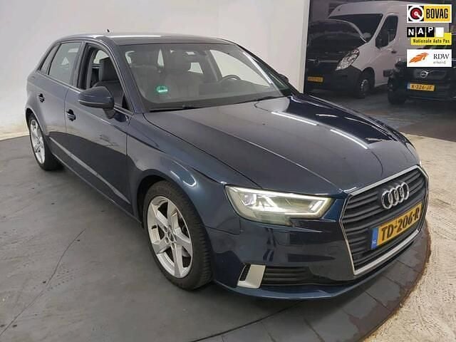 Blauw Gebruikt 2018 Audi A3 Sportback Sport Hatchback | € 18.999 (Goede deal) - Afbeelding 1/4