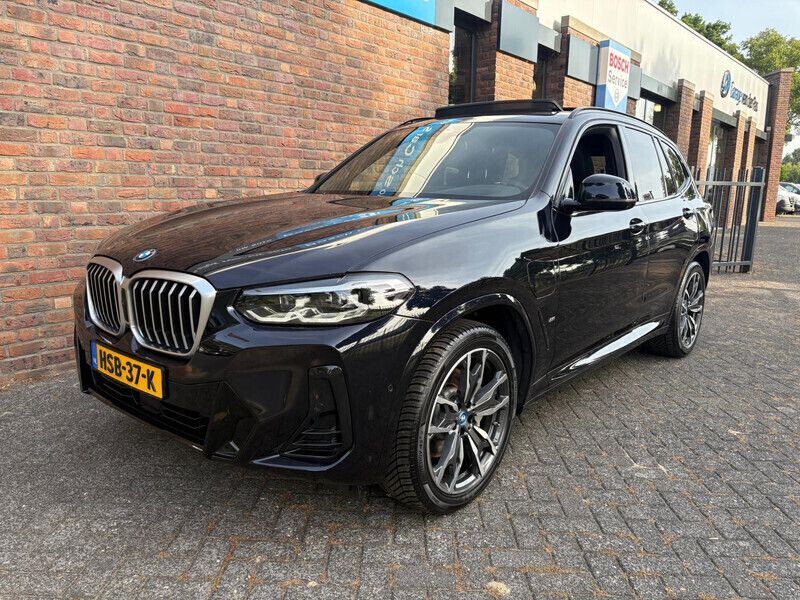 Zwart Gebruikt 2022 BMW X3 Executive SUV | € 47.455 (Eerlijke prijs) - Afbeelding 1/4
