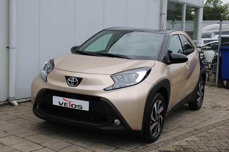 Blauw Nieuw 2025 Toyota Aygo Pulse Hatchback | € 22.545 (Eerlijke prijs) - Afbeelding 1/4