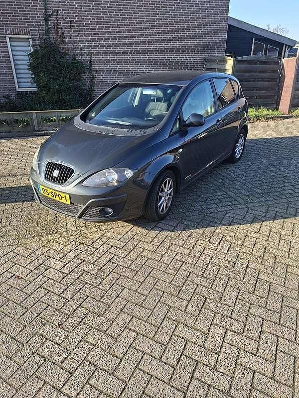 Grijs Occasion 2011 Seat Altea Copa Sedan | € 3.000 - Afbeelding 1/4
