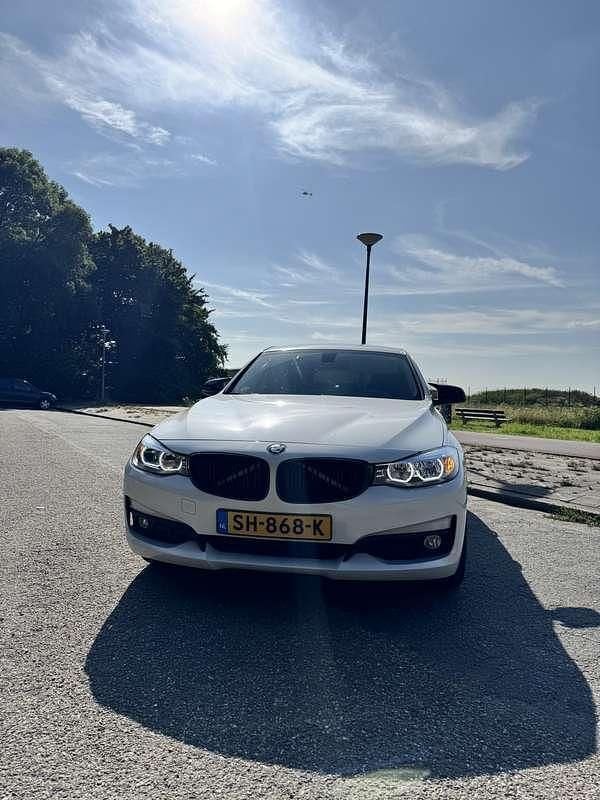 Wit Gebruikt 2014 BMW 318 Executive Sedan | € 11.000 (Duur) - Afbeelding 1/4