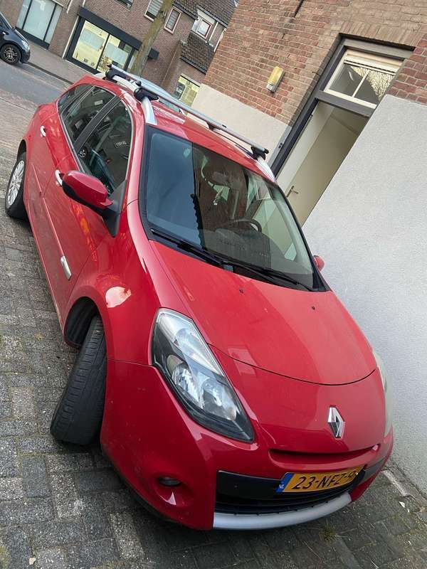 Rood Gebruikt 2010 Renault Clio GrandTour Collection Stationwagen | € 2.950 (Eerlijke prijs) - Afbeelding 1/4