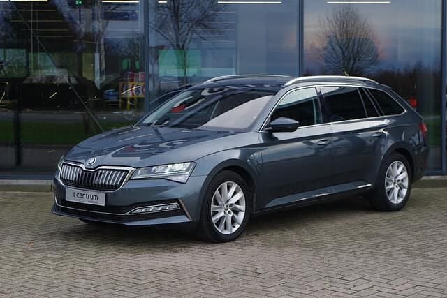 Grijs Gebruikt 2021 Skoda Superb Business Line Stationwagen | € 23.700 (Goede deal) - Afbeelding 1/4
