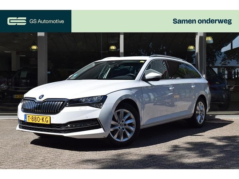 Wit Occasion 2023 Skoda Superb Business Line Stationwagen | € 25.910 (Goede deal) - Afbeelding 1/4