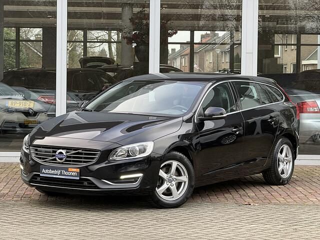 Zwart (metallic) Occasion 2015 Volvo V60 Summum Stationwagen | € 15.900 (Eerlijke prijs) - Afbeelding 1/4