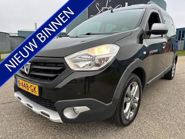 Zwart Gebruikt 2015 Dacia Dokker Stepway MPV | € 8.750 (Eerlijke prijs) - Afbeelding 1/4