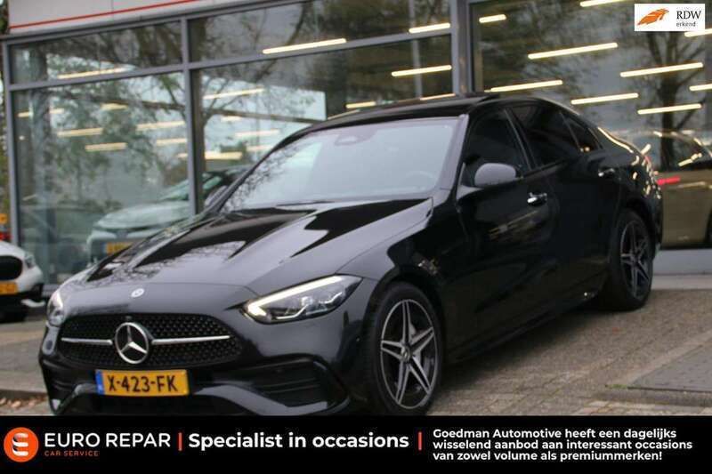 Zwart Gebruikt 2023 Mercedes C300e AMG Sedan | € 49.995 (Goede deal) - Afbeelding 1/4