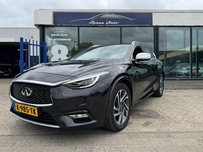 Zwart Gebruikt 2019 Infiniti Q30 Sport Tech Hatchback | € 16.750 - Afbeelding 1/4