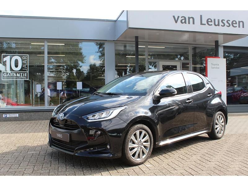 Zwart Gebruikt 2024 Toyota Yaris Hatchback | € 22.900 (Eerlijke prijs) - Afbeelding 1/4