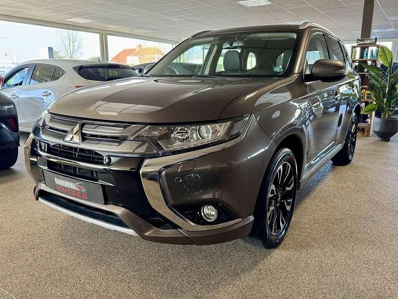 Occasion Mitsubishi Outlander P-HEV 204 PK (150 kW) 2018 Bruin SUV