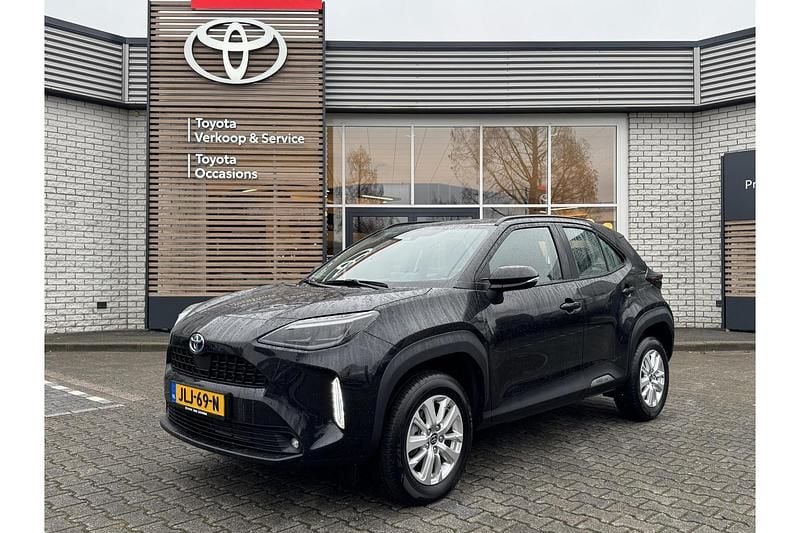 Zwart Gebruikt 2024 Toyota Yaris Cross SUV | € 27.499 (Goede deal) - Afbeelding 1/1