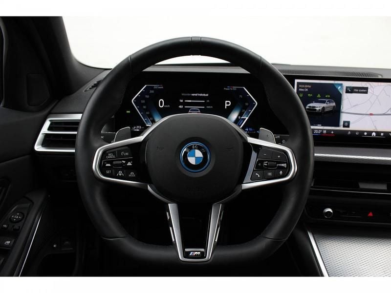 Wit Gebruikt 2025 BMW 330e Executive Stationwagen | € 58.950 (Eerlijke prijs) - Afbeelding 1/1