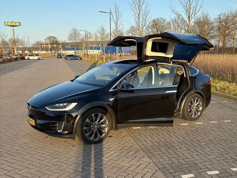Zwart Gebruikt 2016 Tesla Model X SUV | € 32.500 - Afbeelding 1/4