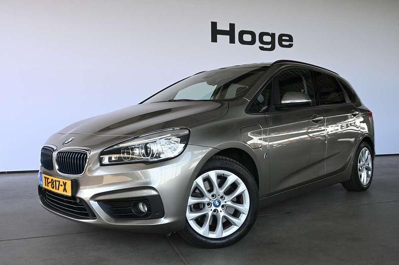 Grijs, metallic lak Gebruikt 2016 BMW 225 Active Tourer iPerformance MPV | € 12.940 (Goede deal) - Afbeelding 1/4